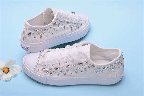 witte sneakers bruiloft